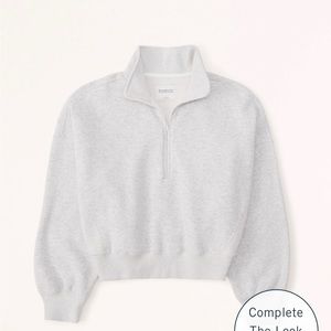 Abercrombie & fitch essential Sunday half zip size small only worn once